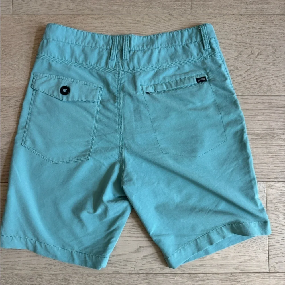 Men’s Billabong performance shorts size 30, teal color